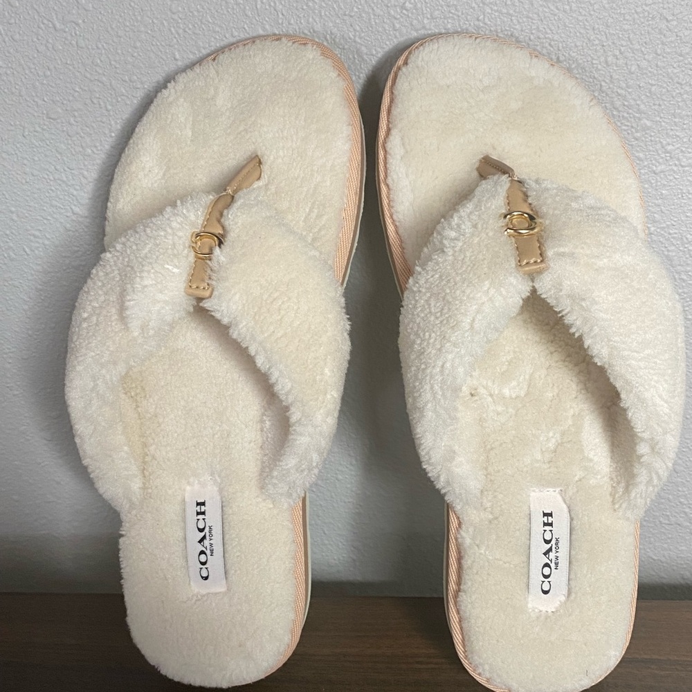 NWT COACH Teddy Plush Flip Flop Sandals Slippers - Picture 4 of 12